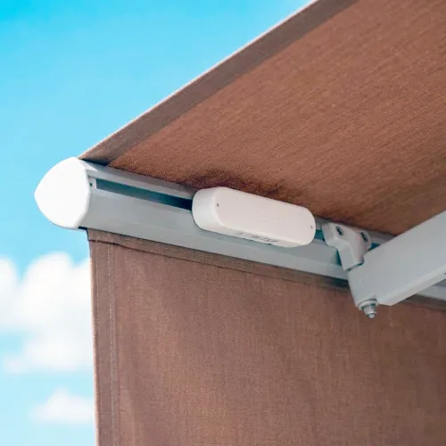 Posición de la instalación del sensor de viento marca Idemo en el toldo